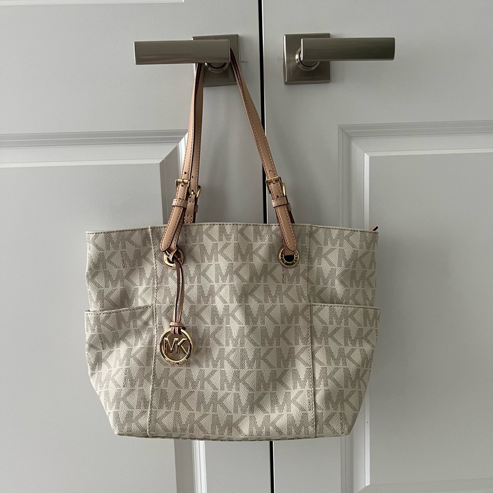 Michael Kors Signature Jet Set Zip Tote